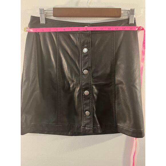 Black Faux Leather Mini Skirt women's size M - Picture 5 of 7